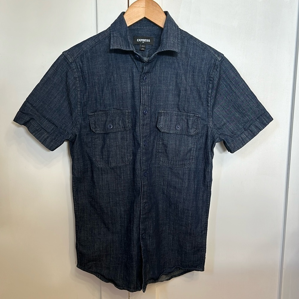 NWOT Express Mens Denim Button Up Short sleeve denim jean Shirt navy blue